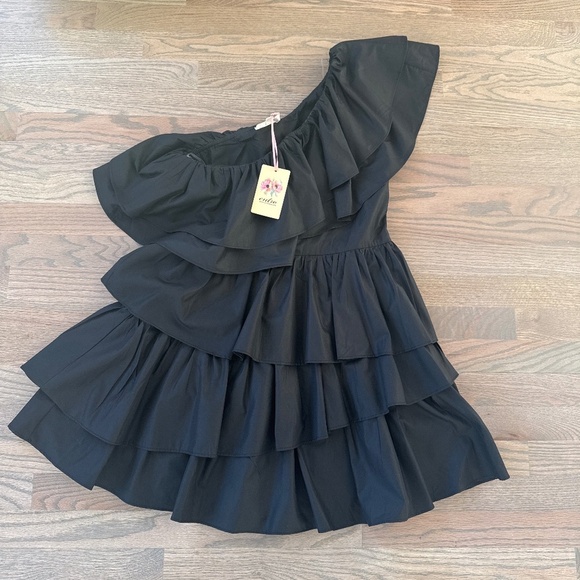 Entro Dresses & Skirts - NWT Entro off shoulder ruffle dress - a size M